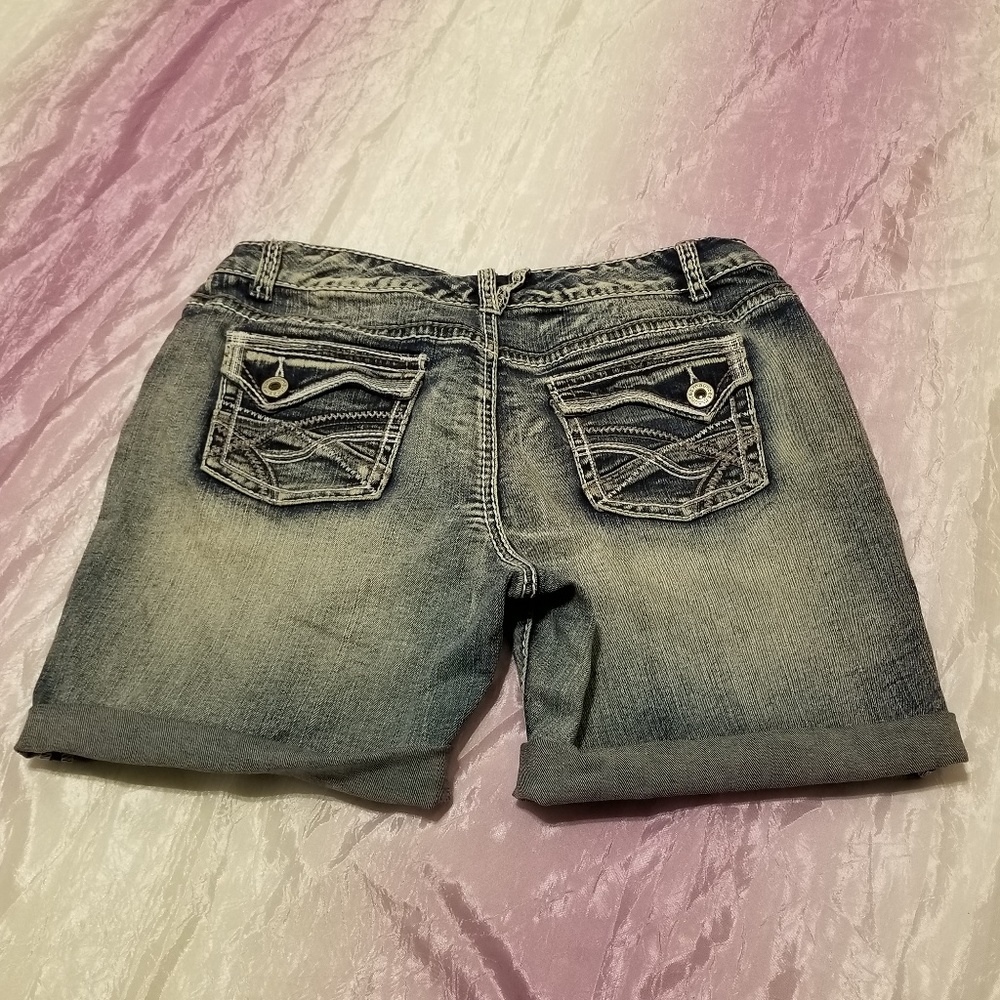 Women's Jean Shorts Size 9/10 by Maurice's